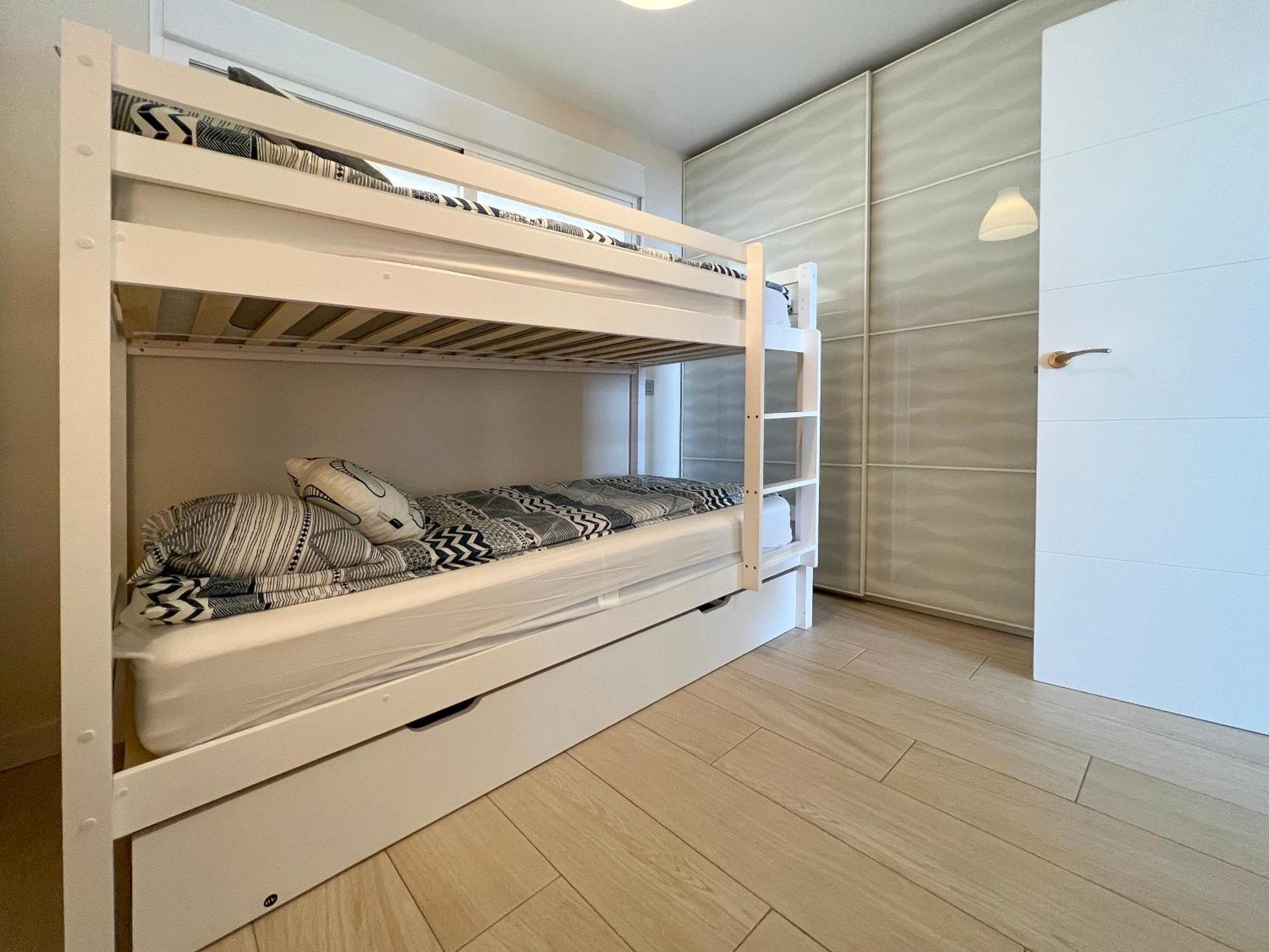 Apartment Sorolla 105, Luxury, Beach, Free Parking, Services, Quite Neighborhood, So