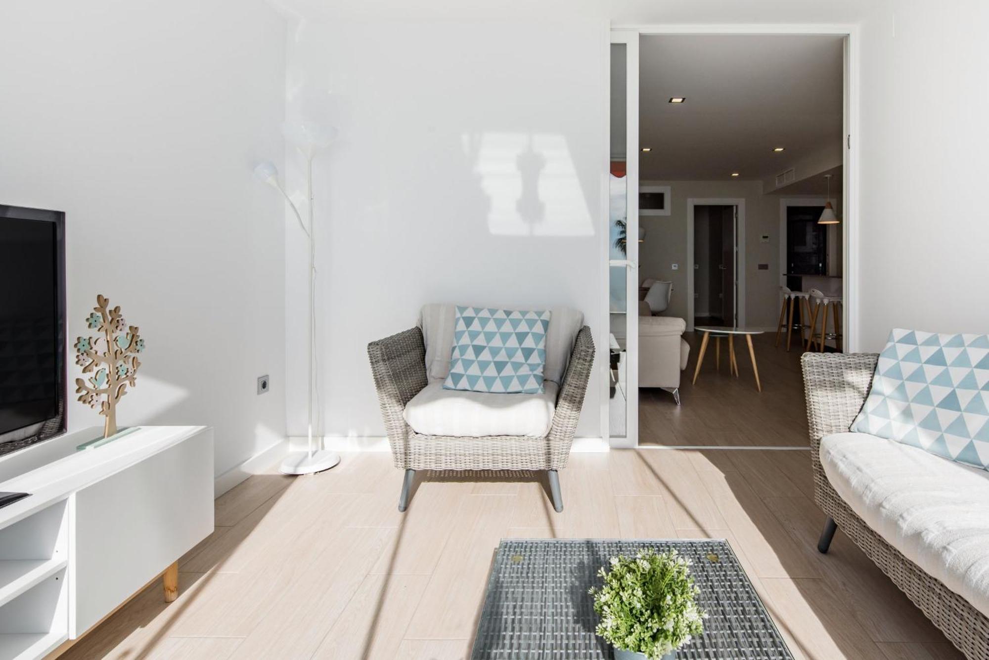 Sorolla 105, Luxury, Beach, Free Parking, Services, Quite Neighborhood, So * Málaga