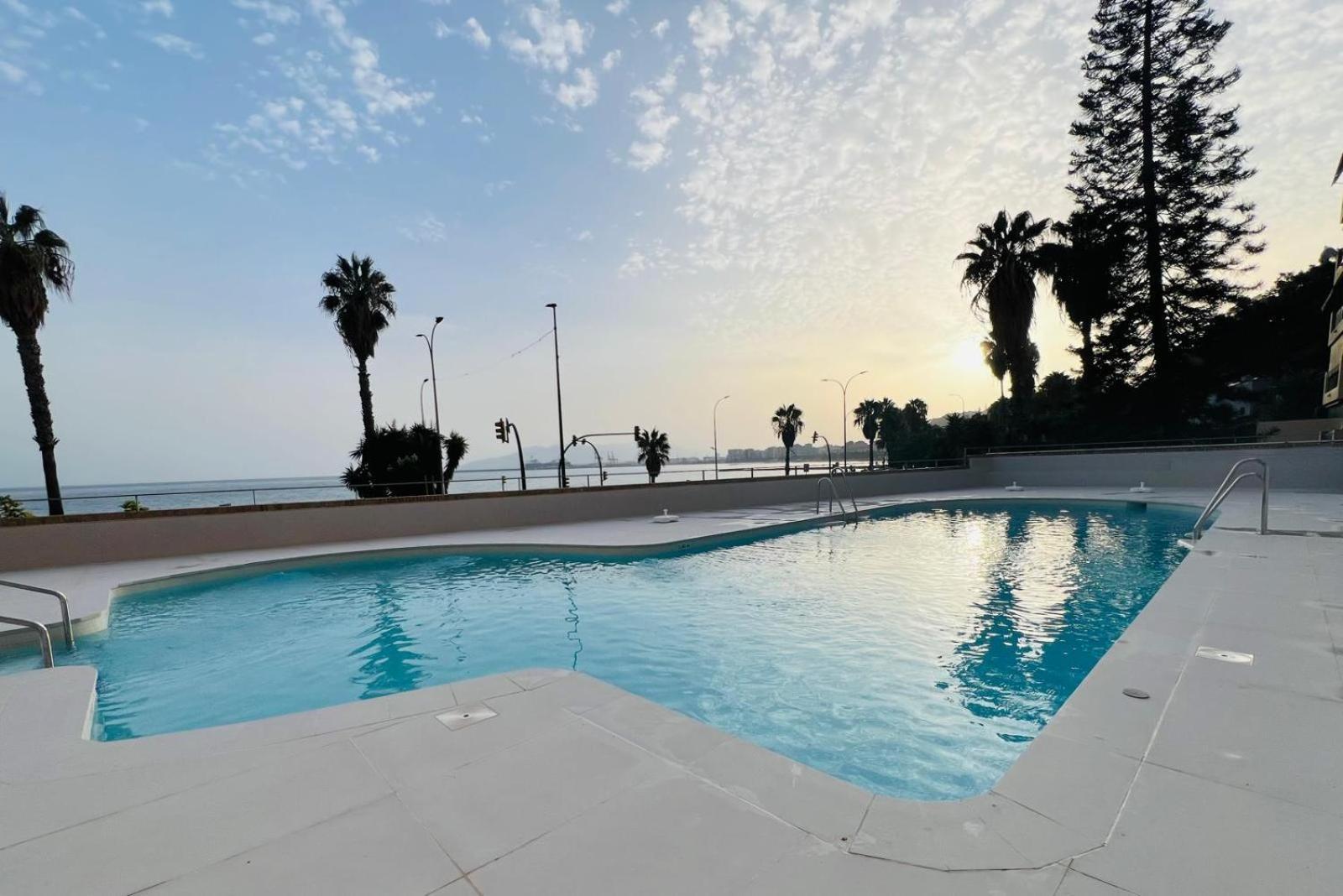Sorolla 105, Luxury, Beach, Free Parking, Services, Quite Neighborhood, So Appartement Málaga